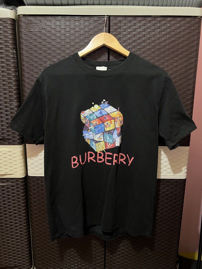 Burberry Tshirt (Category: Tshirts & Polo Shirts ) located in Manticao. Submitted by flipwithdave (Listing ID 1464802583, Image 2). Description: GOOD CONDITION✅ COLOR 9.8/10✅ WITH TAGS ✅ Dimes: L27 W20 PRICE:📩 PM na mga bossing📍‼️ IG: flip_with_dave FB: Flip With Dave Carousell: Flip with dave LOCATION: MINDANAO MOP: GCASH 📲 COURIER: J&T🚚 Pay first before delivery 📱 Strictly no cancelation ‼️ No refunds/ returns of items‼️ #flipwithdave #out