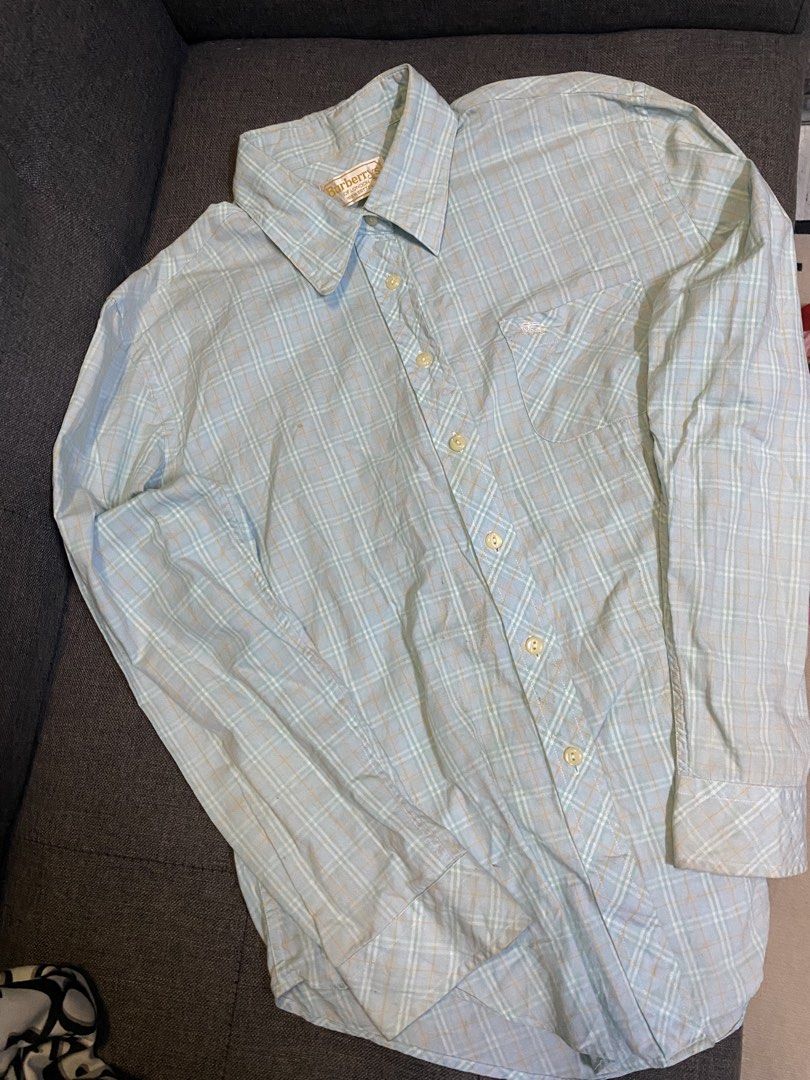 Burberry Vintage longsleeve (Category: Luxury Apparel) located in Caloocan City. Submitted by luxurymurayta888 (Listing ID 1464854561, Image 3). Description: size M .