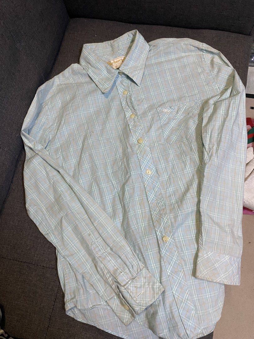 Burberry Vintage longsleeve (Category: Luxury Apparel) located in Caloocan City. Submitted by luxurymurayta888 (Listing ID 1464854561, Image 1). Description: size M .
