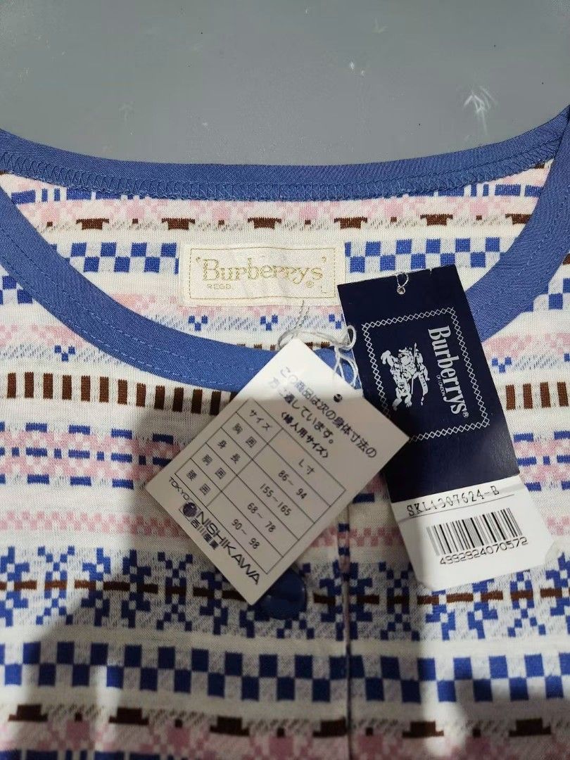 burberrys (Category: Activewear) located in General Santos City (Dadiangas). Submitted by alzacksimo35414 (Listing ID 1464915177, Image 3). Description: PHOTO MAY VARY DUE TO LIGHTING 🥰 Brand: BURBERRYS vintage japan released ✅️size L ✅️actual dimention 22.5 × 27.5 ✅️as new condition ✅️10 colorate ✅no issue 1,300 +sf DISCLAIMER: Please note that I ZACK SIMON is not affiliated with or endorsed by any brand. Any brand names or trademarks mentioned