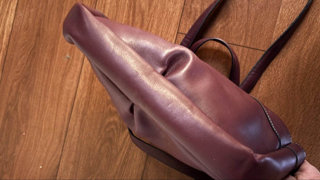 maroon tote bag medium (Category: Tote Bags) located in Angeles City. Submitted by valderamaangel (Listing ID 1464862543, Image 3). Description: Burgundy bag small can fit ipad 10th gen Rfs: not using it anymore MOP: gcash MOD: lalamove Loc: manila and bulacan.