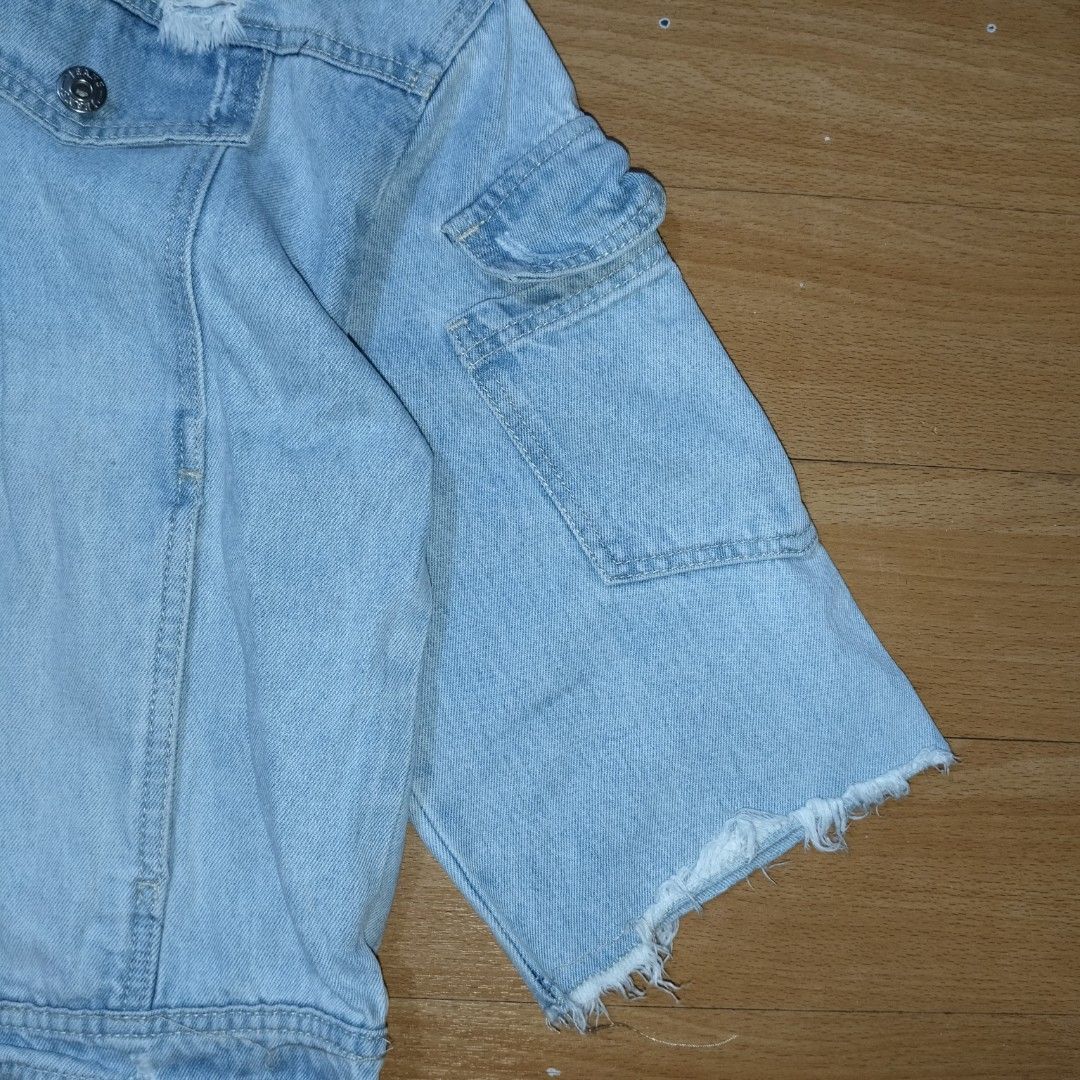 cache cache ¾ denim jacket (Category: Coats, Jackets and Outerwear) located in Manila. Submitted by friperie. (Listing ID 1464812501, Image 2). Description: Disclaimer: Product Color May Slightly Vary Due to Photographic Lighting Sources or Your Monitor Settings Dm for other pictures or details..