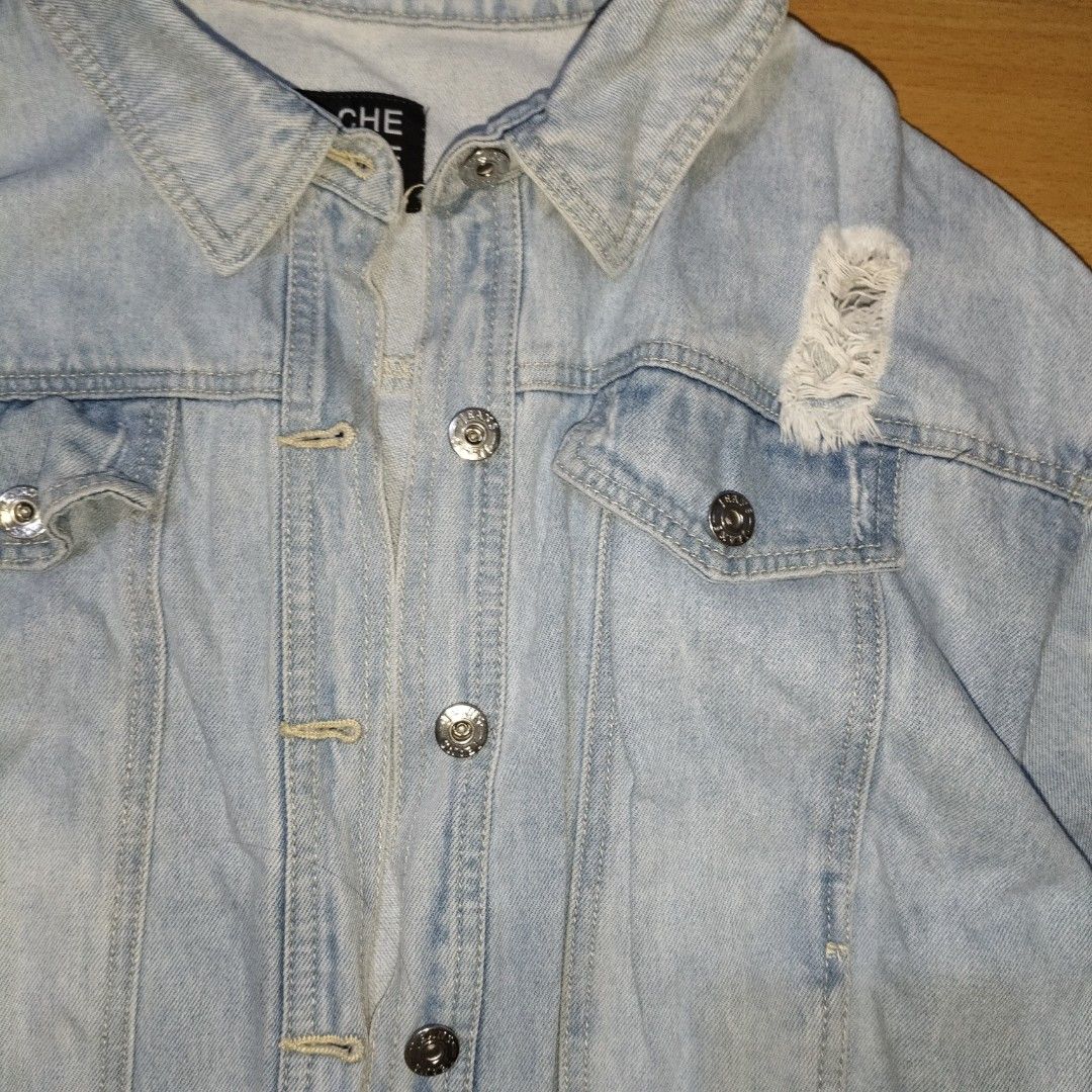 cache cache ¾ denim jacket (Category: Coats, Jackets and Outerwear) located in Manila. Submitted by friperie. (Listing ID 1464812501, Image 3). Description: Disclaimer: Product Color May Slightly Vary Due to Photographic Lighting Sources or Your Monitor Settings Dm for other pictures or details..