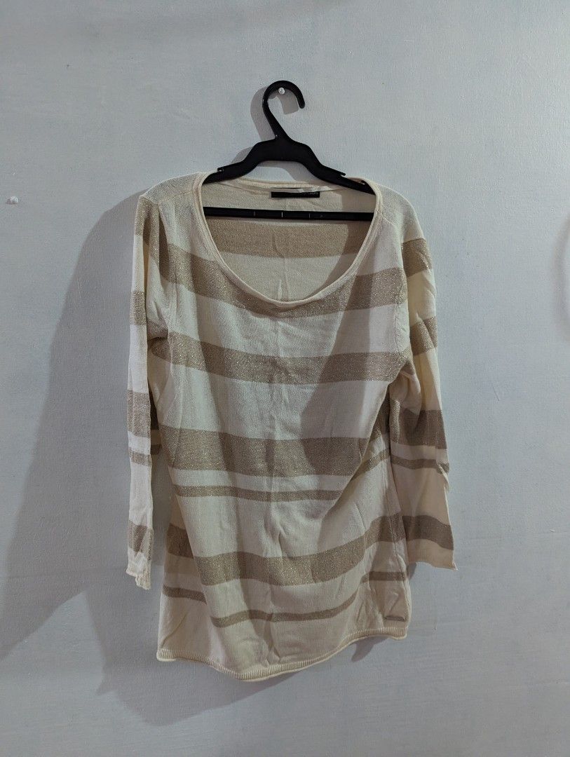 Calvin Klein Jeans Striped Glitter Sweater (Category: Longsleeves) located in Marikina City. Submitted by berabizz (Listing ID 1464888373, Image 1). Description: - Brand: Calvin Klein Jeans - Color: Cream and gold stripes with shimmering metallic thread - Neckline: Scoop neck - Sleeves: Long sleeves - Fit: Relaxed fit with soft knit fabric - Details: Small metal logo plate near the bottom hem - Style: Great layering piece for cooler weather.