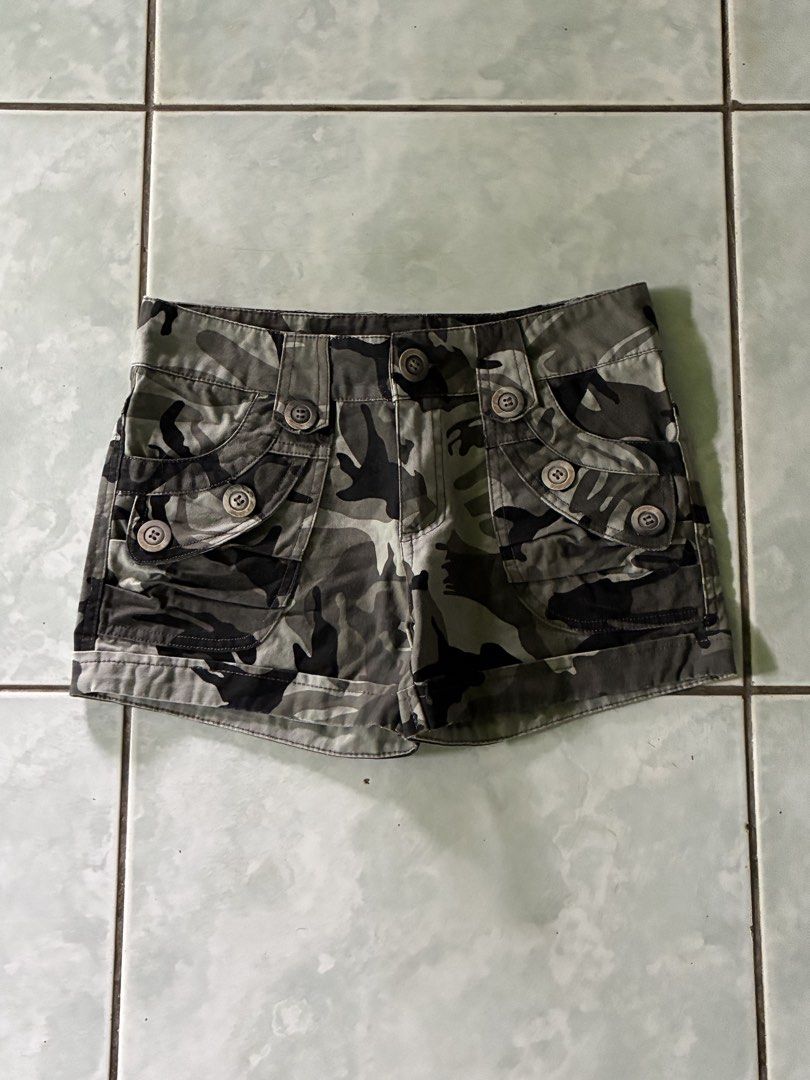 Camou Shorts (Category: Shorts) located in Batangas. Submitted by jinventoryarchive (Listing ID 1464871001, Image 1). Description: Waist: 28 Length: 10.5 Leg Op: 9.8 - Size: S - Color: Green camo print - Style: Cargo shorts with roll-up cuffs - Pockets: Multiple utility pockets and button-flap back pockets - Details: Waistband with belt loops and secure button closure.