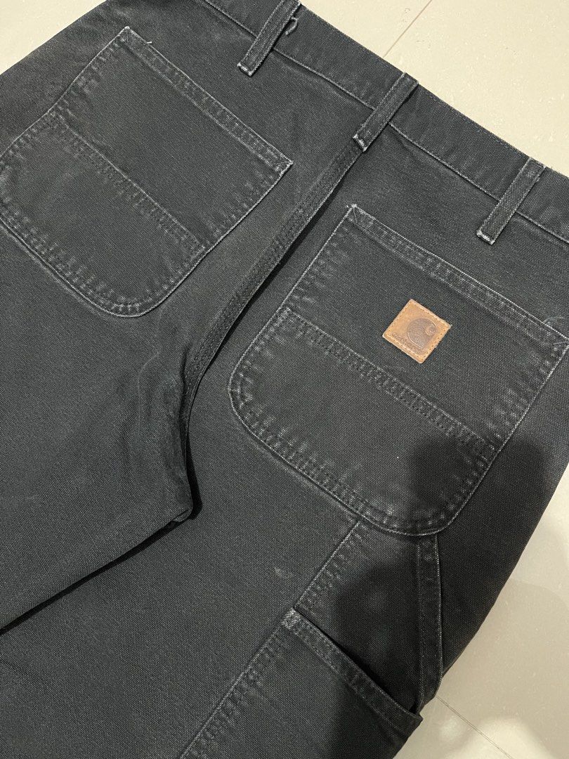 Carhartt B11 BLK Carpenter Pants - 32x30 (Category: Jeans) located in Malaybalay. Submitted by tapiocasthrift (Listing ID 1464862899, Image 2). Description: Size: 32x30 Dimes: 32 Waist x 42 Length HEM: 9 Thigh: 12.5 Color rate: 8.8/10 Very Good condition Issue Issue: signs of usage, minor distress hem slight fade.