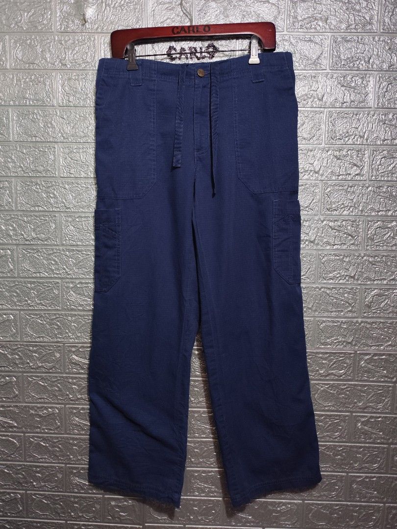 Carhartt Scrub pants (Category: Trousers) located in San Fernando. Submitted by jzysthriftshop (Listing ID 1464774749, Image 3). Description: Medium Size Waist 32-36 Length 39" Hem 10" RipStop material colour rate 9/10 1,200 + shipping fee.