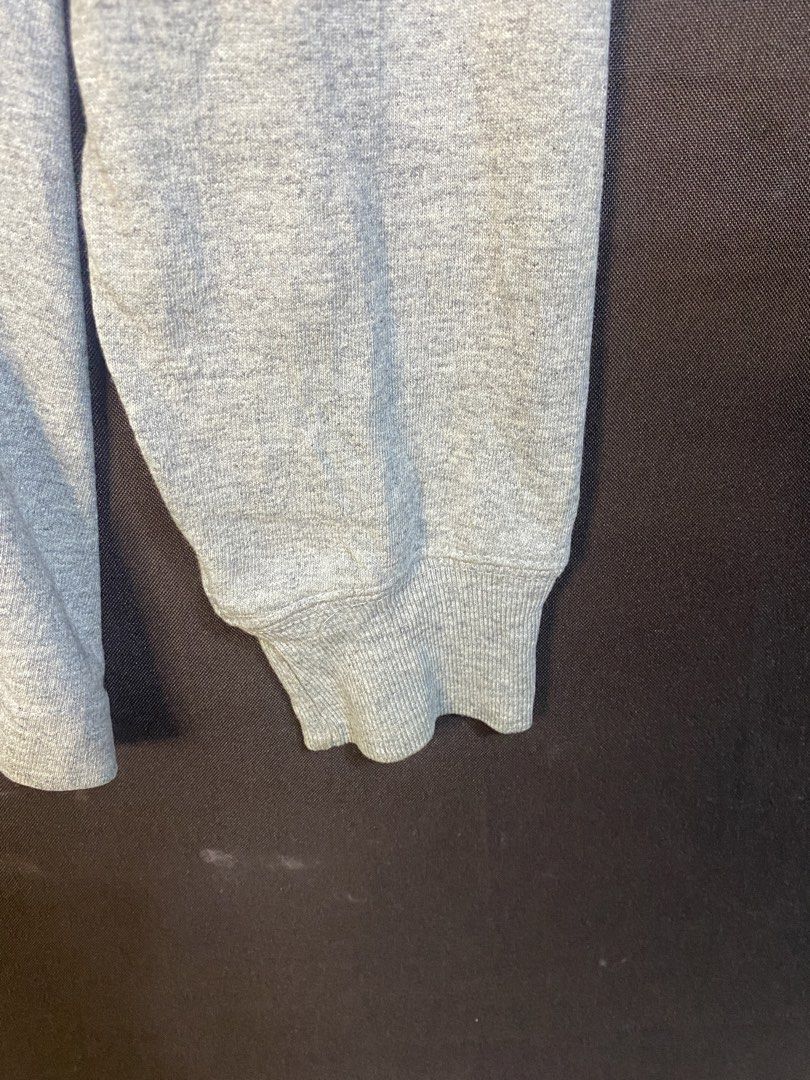 Carhartt Sweater K126 (Category: Sleep and Loungewear) located in Bay. Submitted by paoloconic70568 (Listing ID 1464866461, Image 3). Description: (C)arhartt Sweater K126 Heather Gray Color Rate: 10/10 Color may vary due to lighting M on tag W-21.5 L-30 Issue: None ₱850 No deleting of comments. All items are thrifted manage your expectations. Good Thrift, Good Mood..