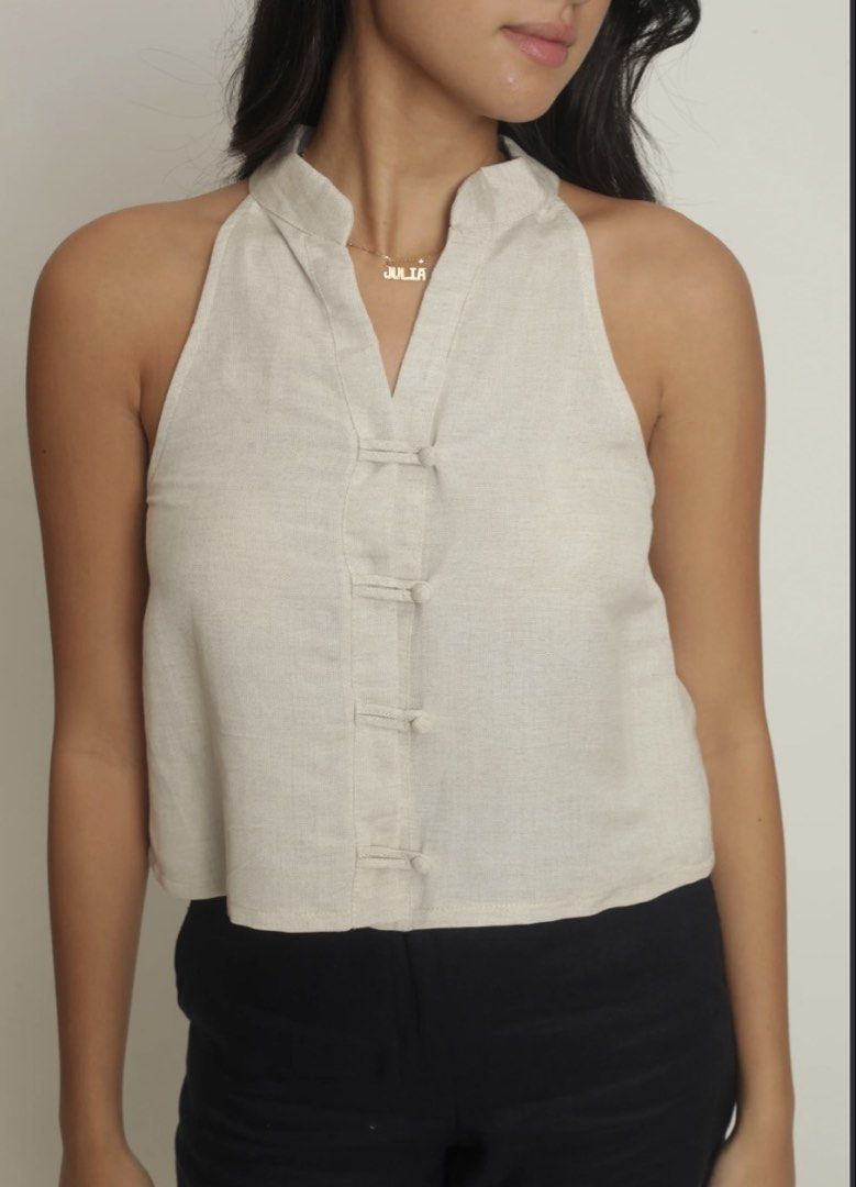 Cariño Paola Top (Category: Sleeveless) located in Paranaque City. Submitted by senseofstyle01 (Listing ID 1464872272, Image 3). Description: Flaw: There is a flaw where the fabric covering the button has come off but other than that, the fabric is still in good condition..