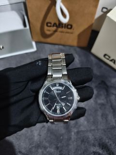 (Category: ) located in . Submitted by cno_timepieces (Listing ID 1464913769, Image 1). Description: .