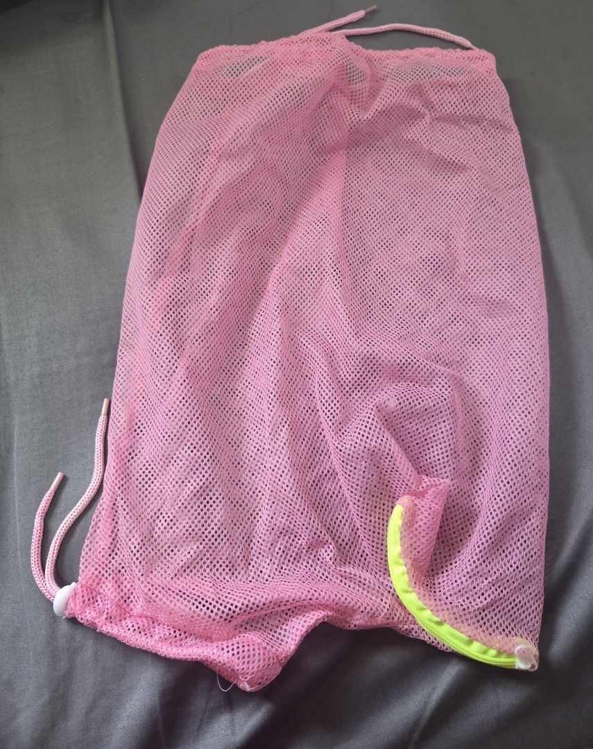 Cat grooming mesh bag (Category: Homes & Other Pet Accessories) located in Santa Rosa. Submitted by prelovvdd (Listing ID 1464803995, Image 1). Description: .