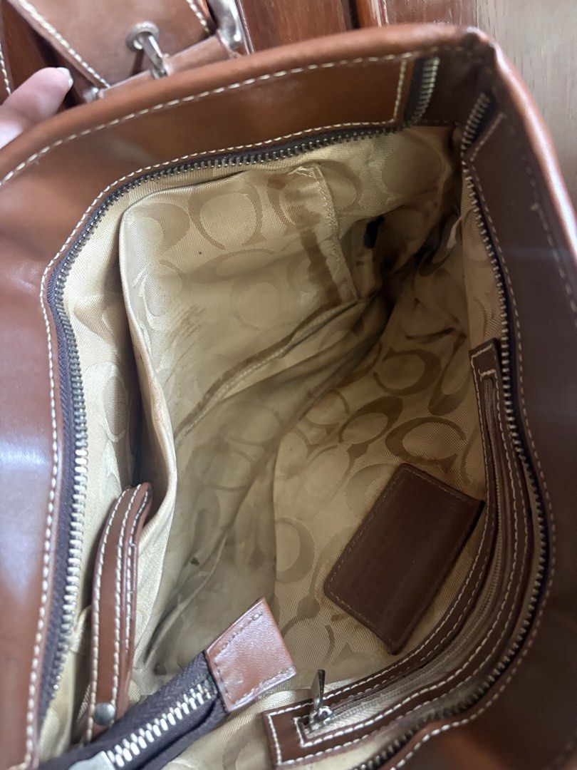CCH Brown Vintage Tote Bag (Category: Luxury Bags & Wallets) located in San Joaquin. Submitted by ysblsrmn. (Listing ID 1464865753, Image 2). Description: Coach Pink Stardust Bag + FREE Coach Brown Tote Included CCH Pink Stardust for ₱699 (still negotiable) Dm for issue 📍Iloilo .
