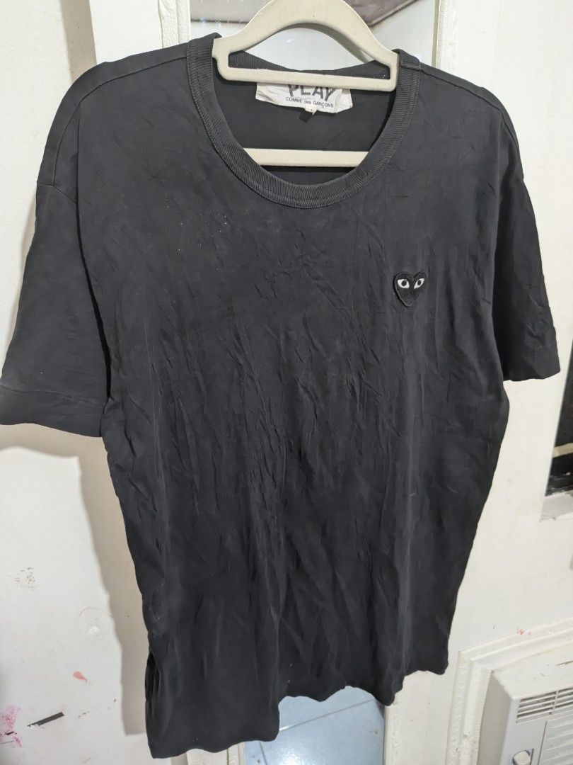 Cdg play (Category: Activewear) located in Labo. Submitted by ronelryan (Listing ID 1464888322, Image 1). Description: 20 x 28 Cr 8.5 Needs wash.