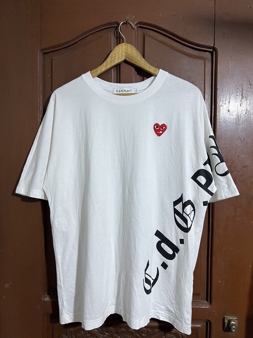 CDG Play Big Script Design White Shirt (Category: Tshirts & Polo Shirts ) located in Manila. Submitted by thriftpoint99 (Listing ID 1464889586, Image 1). Description: 23.5x29 No issue Excellent condition.