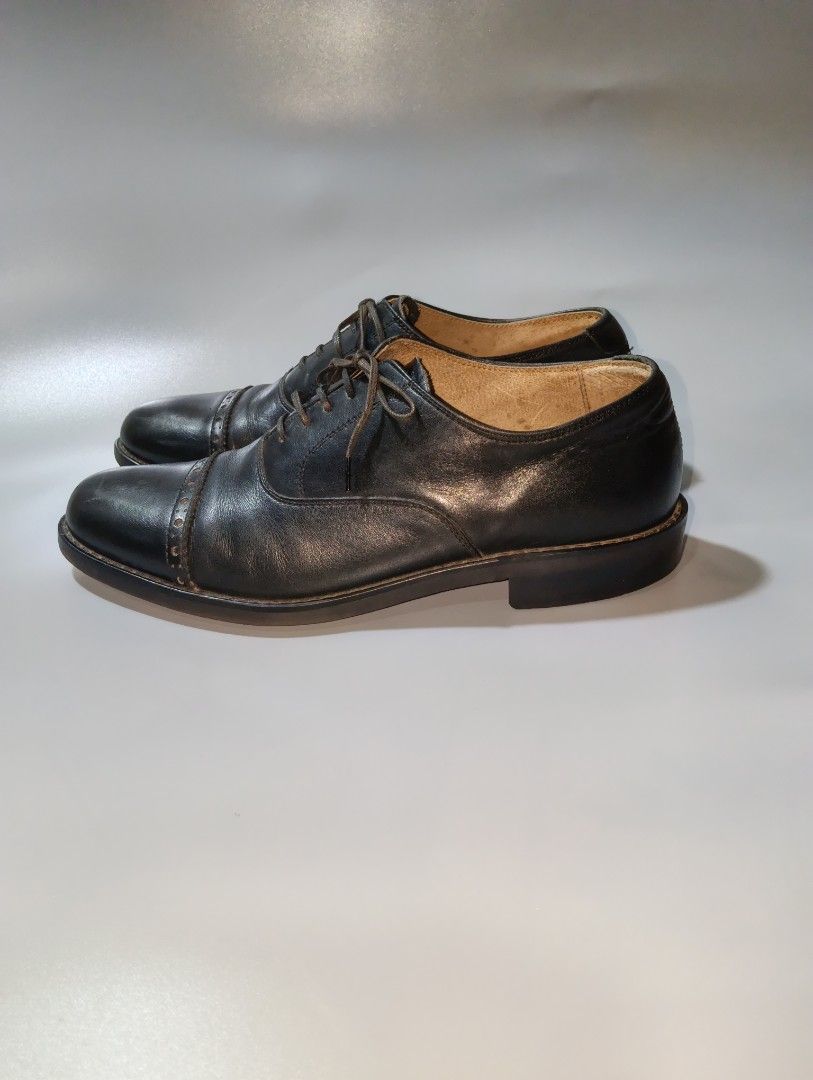 CEDAR CREST "American Shoes Hero" Cap-Toe Oxfords (Category: Casual Shoes) located in Cagayan de Oro. Submitted by warmbird-f84aab (Listing ID 1464833368, Image 1). Description: CEDAR CREST "American Shoes Hero" Cap-Toe Oxfords Size: US 7.5 | Model: CD1493 Genuine full-grain black leather • Classic semi-brogue cap-toe design Timeless formal-casual style, built to last Condition: ✅ Pre-loved, well-cared for ✅ Leather still supple with natural pati