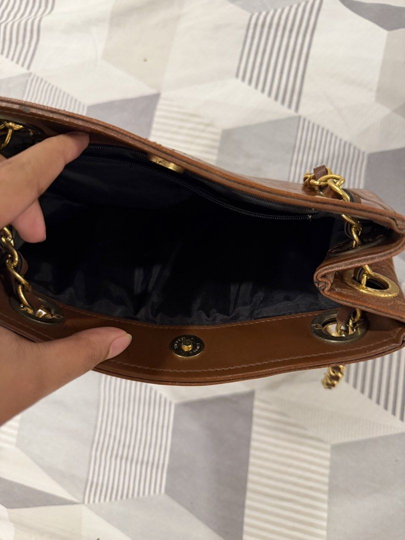Chain strap Bag| SM designs (Category: Cross-body Bags) located in Manila. Submitted by samm_r (Listing ID 1464822415, Image 2). Description: .