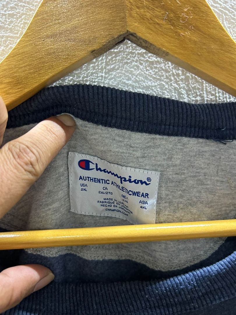 CHAMPION (Category: Coats, Jackets and Outerwear) located in Caloocan City. Submitted by j3ngsanity (Listing ID 1464897541, Image 3). Description: NO ISSUE.