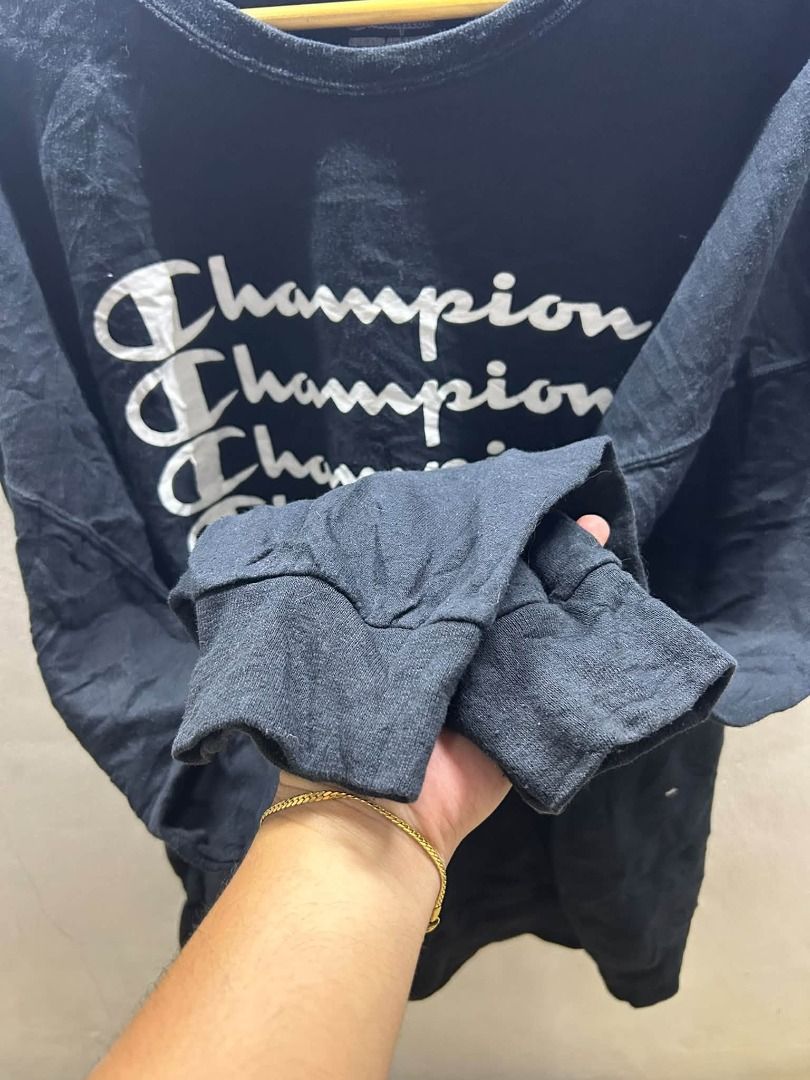 CHAMPION (Category: Coats, Jackets and Outerwear) located in Caloocan City. Submitted by j3ngsanity (Listing ID 1464899171, Image 3). Description: NO ISSUE.