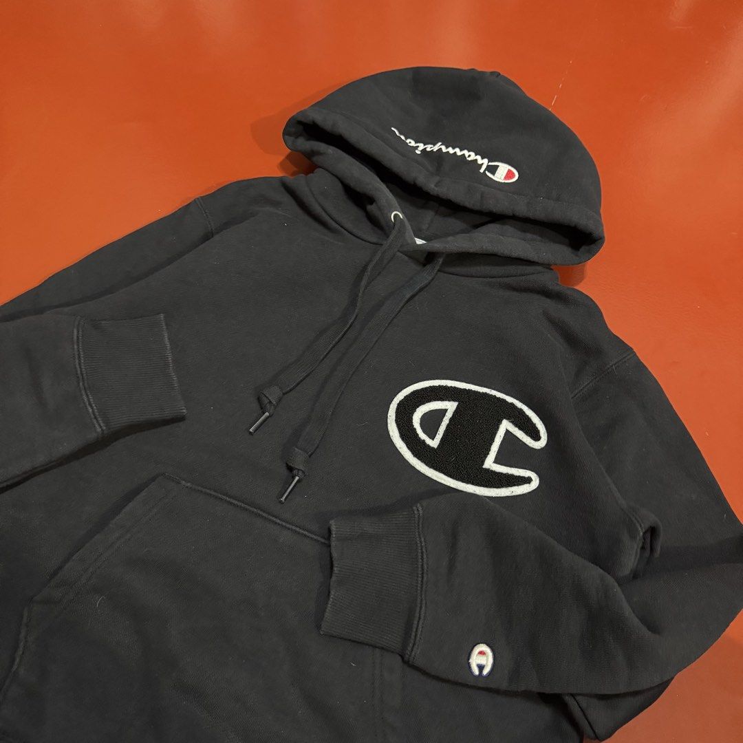 CHAMPION BIG C HOODIE (Category: Hoodies) located in Pasig City. Submitted by buzzthrifty (Listing ID 1464887530, Image 2). Description: SIZE S-M WOMEN 18x22 EXCELLENT CONDITION .