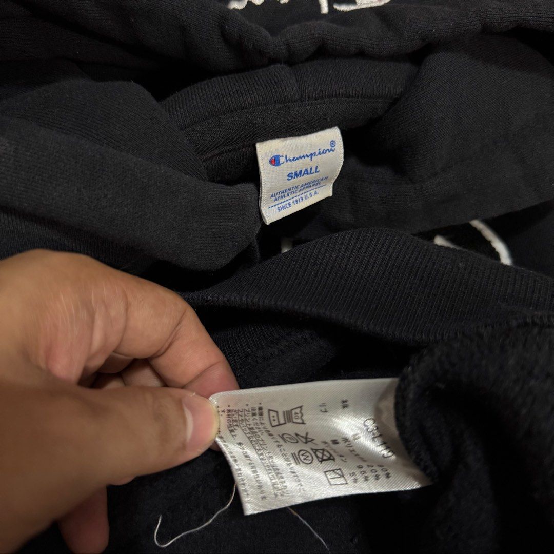 CHAMPION BIG C HOODIE (Category: Hoodies) located in Pasig City. Submitted by buzzthrifty (Listing ID 1464887530, Image 3). Description: SIZE S-M WOMEN 18x22 EXCELLENT CONDITION .