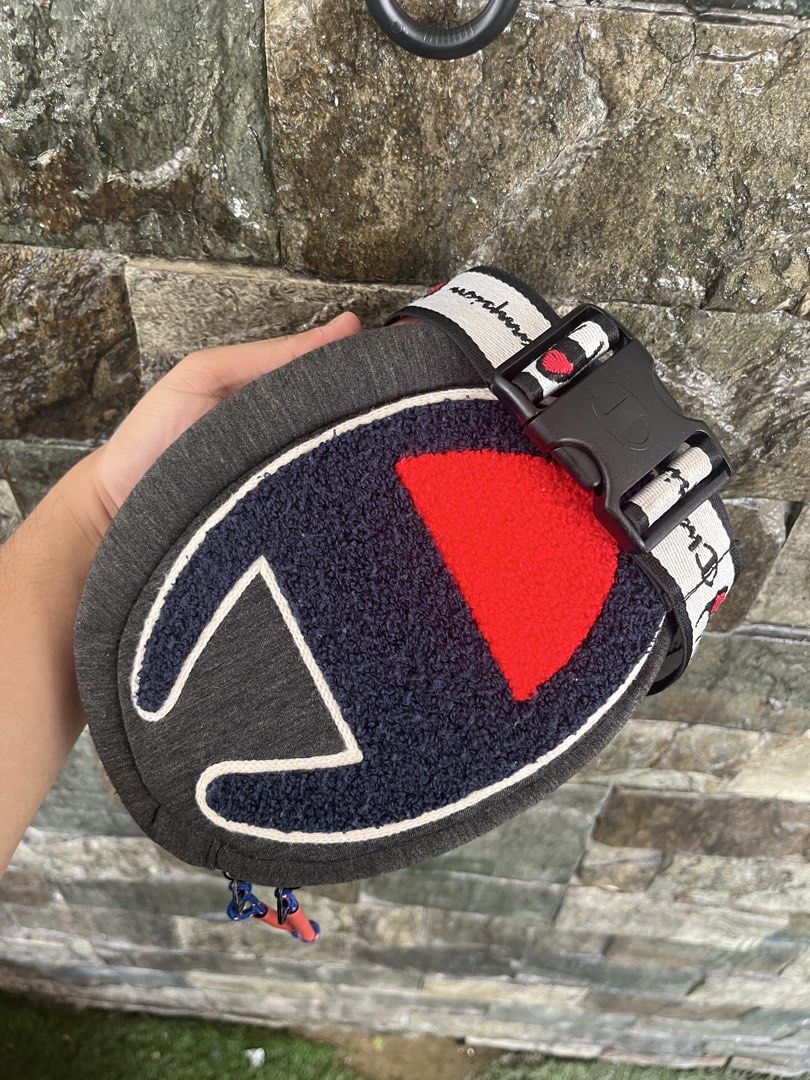 Champion Big Logo Belt Bag (Category: Belt bags, Clutches and Pouches) located in Cagayan de Oro. Submitted by curatedheirloomph_ (Listing ID 1464841778, Image 2). Description: Preloved, not thrifted.