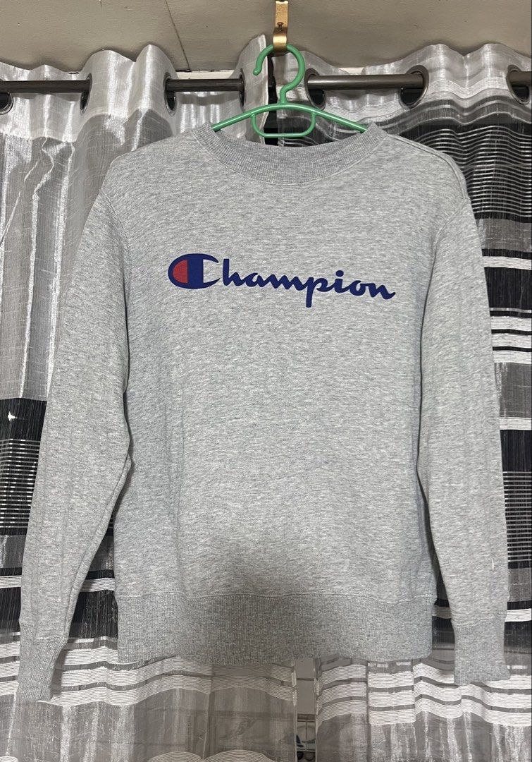 CHAMPION Pull Over (Small) (Category: Coats, Jackets and Outerwear) located in Manila. Submitted by dayclutter (Listing ID 1464905366, Image 1). Description: Small on tag but can fit up to medium No flaws/issue...