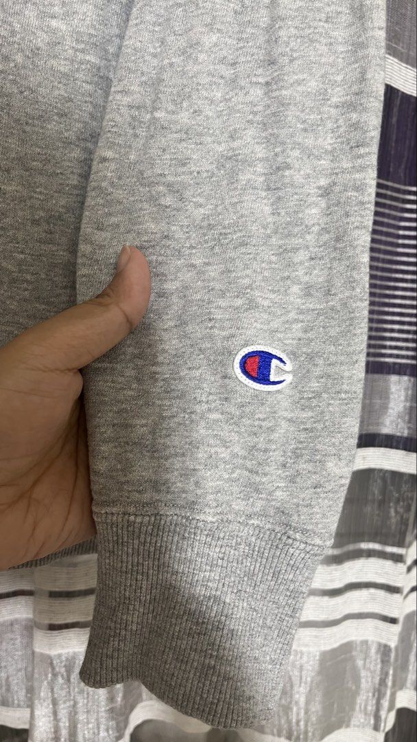 CHAMPION Pull Over (Small) (Category: Coats, Jackets and Outerwear) located in Manila. Submitted by dayclutter (Listing ID 1464905366, Image 2). Description: Small on tag but can fit up to medium No flaws/issue...