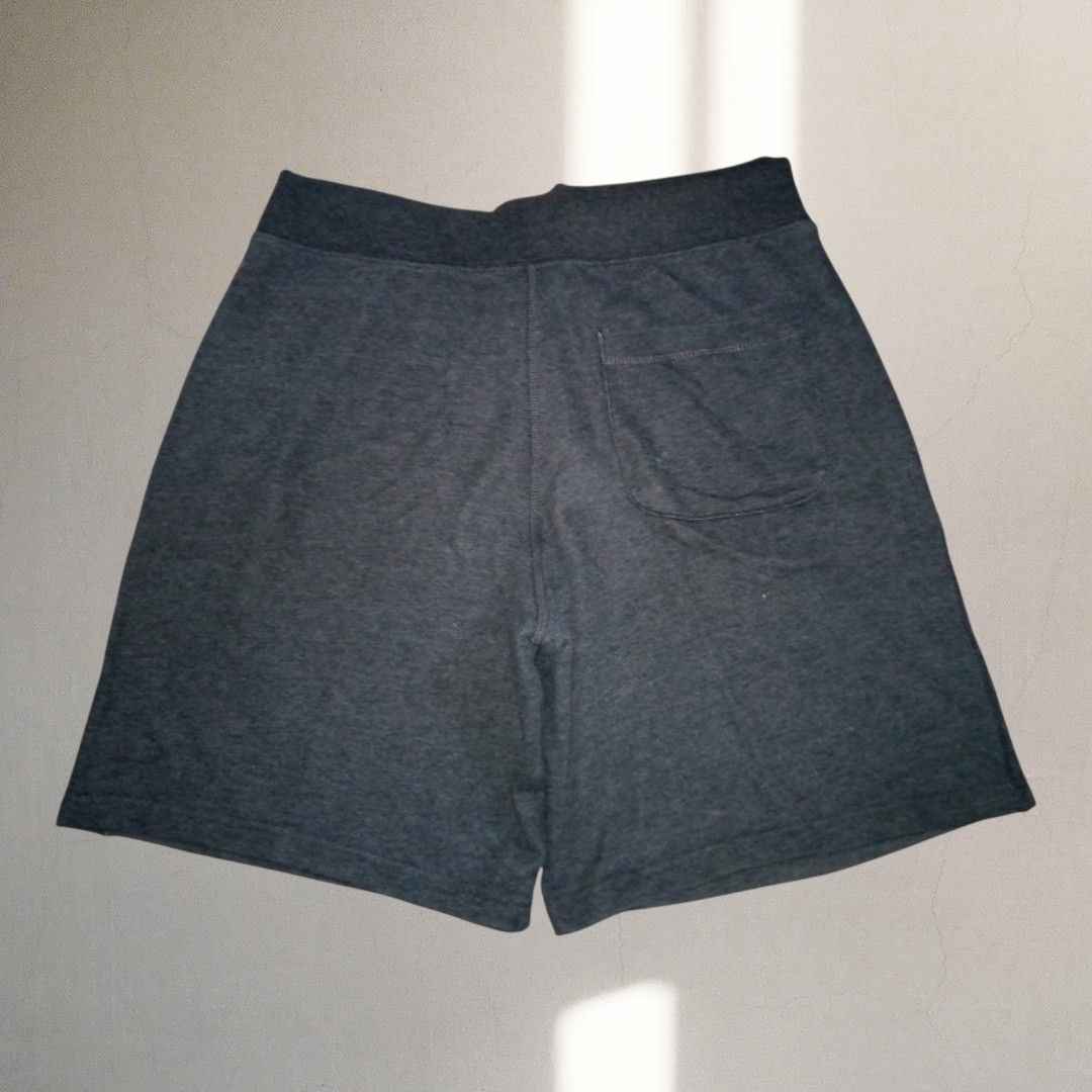 Champion Sweatshort (Category: Activewear) located in Guihulngan. Submitted by johnjohndripgoods (Listing ID 1464358639, Image 2). Description: CHAMPION SWEATSHORT WIDTH: 30-32 LENGTH: 19.5 EXCELLENT CONDITION NO ISSUE BIG C PATCH LOGI PINATAHI LANG OPEN FOR VC.