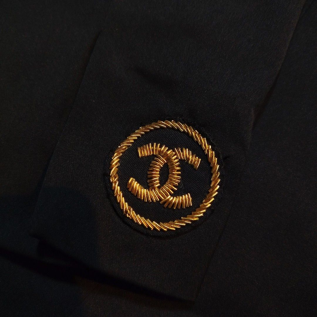 CHANEL (Category: Luxury Apparel) located in Leyte. Submitted by thrift_by_nblza (Listing ID 1464883544, Image 3). Description: CHANEL BLAZER Size 36 No issue P2499.