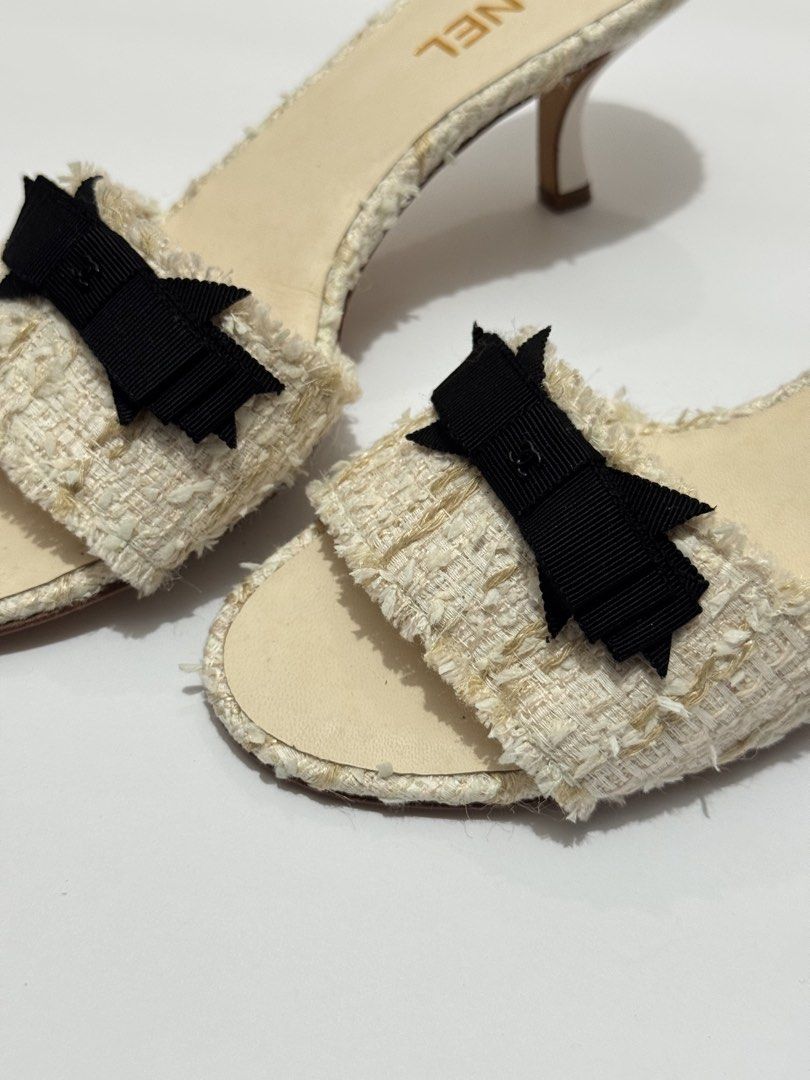 Chanel (Category: Flats & Sandals) located in Quezon City. Submitted by byuklph (Listing ID 1464945010, Image 3). Description: Authentic💯size391/2 Excellent condition no inclusion .