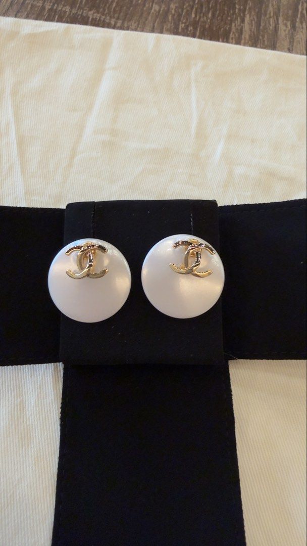 Authentic Chanel Earrings (Category: Earrings) located in Angat. Submitted by shopmyclosetbykris (Listing ID 1464848376, Image 2). Description: Purchased from Japan Condition: Like new, no any flaw to mention Used once only With box Will send more actual photos upon request Guranteed Auth, has chanel serial markings at the back 15,000! LP posted! Location: Baliwag Bulacan Meet ups within Bulacan .