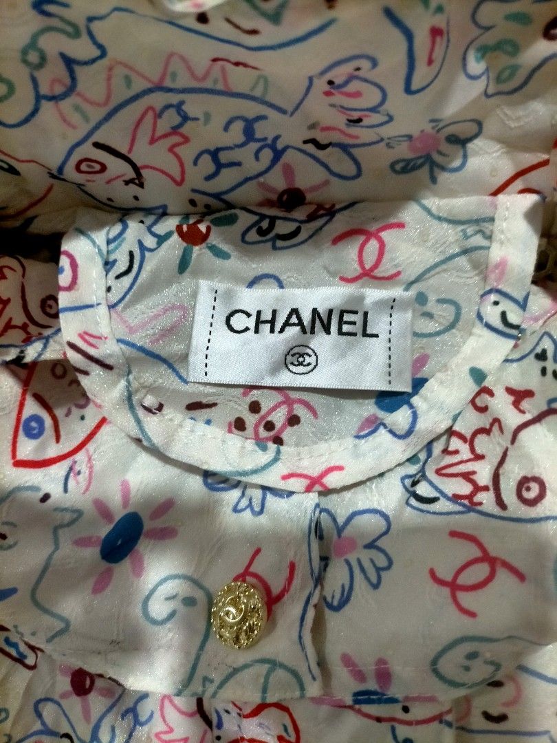 CHANEL JACKET (Category: Luxury Apparel) located in Santo Tomas. Submitted by kyso_thrift (Listing ID 1464871498, Image 2). Description: .