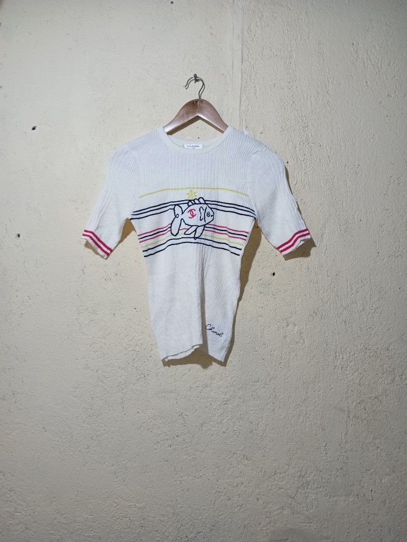 Chanel knitted top (Category: Activewear) located in San Pablo. Submitted by thriftyjd (Listing ID 1464870230, Image 1). Description: Dimes: L23 x W16 to 19.5 Condition/color rate: 9/10 need wash.