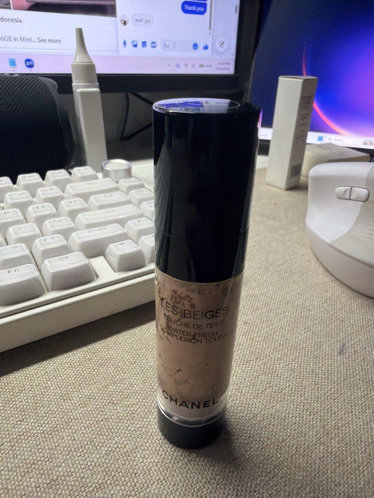 Chanel Les Beiges Complexion Touch (Category: Makeup) located in Bulacan. Submitted by karisma_noverra (Listing ID 1464910348, Image 3). Description: 80 percent left B20 Dark on me.