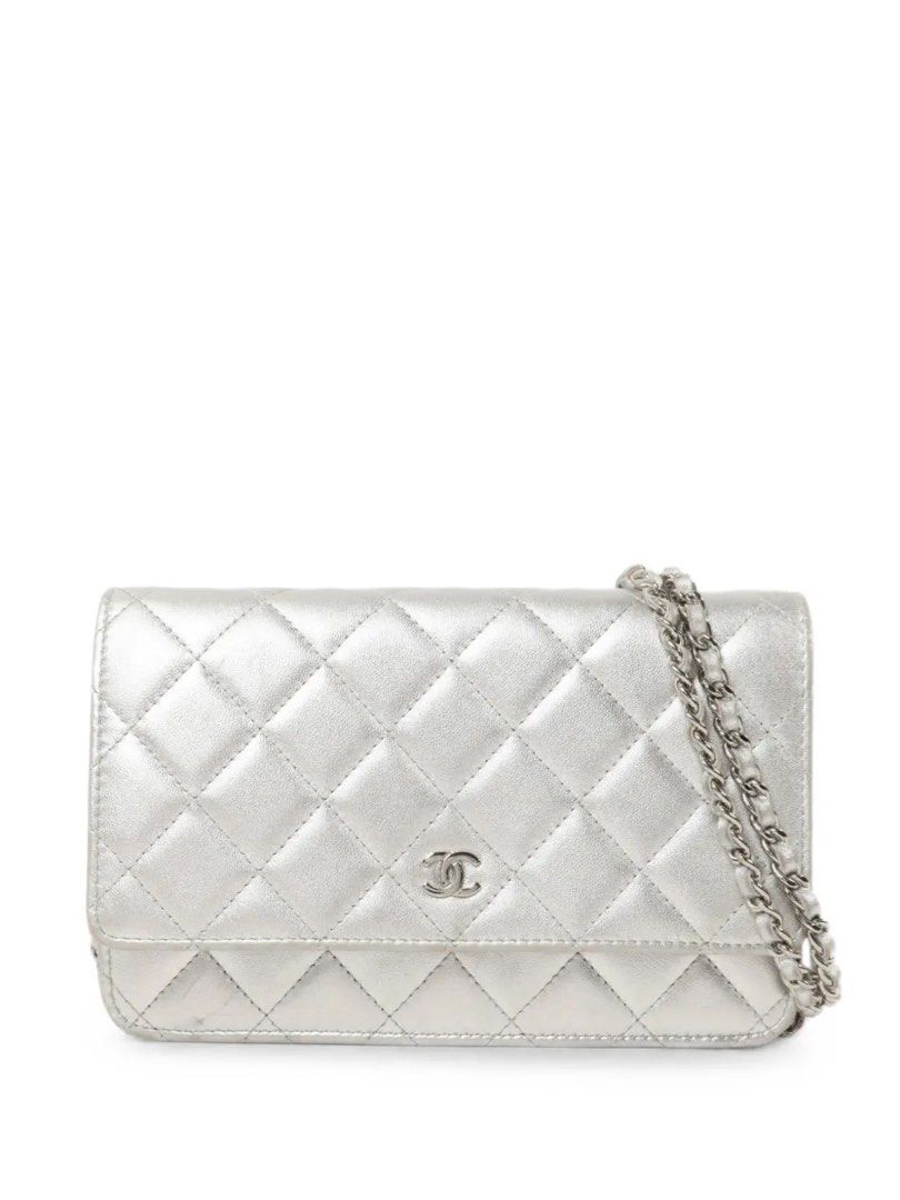 Authentic Chanel Metallic Silver Caviar Leather Mini Messenger Shoulder Bag (Category: Everything Else Others) located in Muntinlupa City. Submitted by thevintageeditbyashley (Listing ID 1464888424, Image 1). Description: -Bought in QOO store in Tokyo, Japan. -Authentic with searchable hologram sticker and inclusion of authenticity card. -Rfs: Not my style anymore -No dustbag or box anymore -No flaws, just has some cleanable dirt inside the bag .