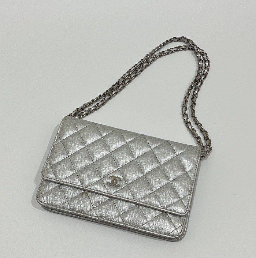 Authentic Chanel Metallic Silver Caviar Leather Mini Messenger Shoulder Bag (Category: Everything Else Others) located in Muntinlupa City. Submitted by thevintageeditbyashley (Listing ID 1464888424, Image 2). Description: -Bought in QOO store in Tokyo, Japan. -Authentic with searchable hologram sticker and inclusion of authenticity card. -Rfs: Not my style anymore -No dustbag or box anymore -No flaws, just has some cleanable dirt inside the bag .