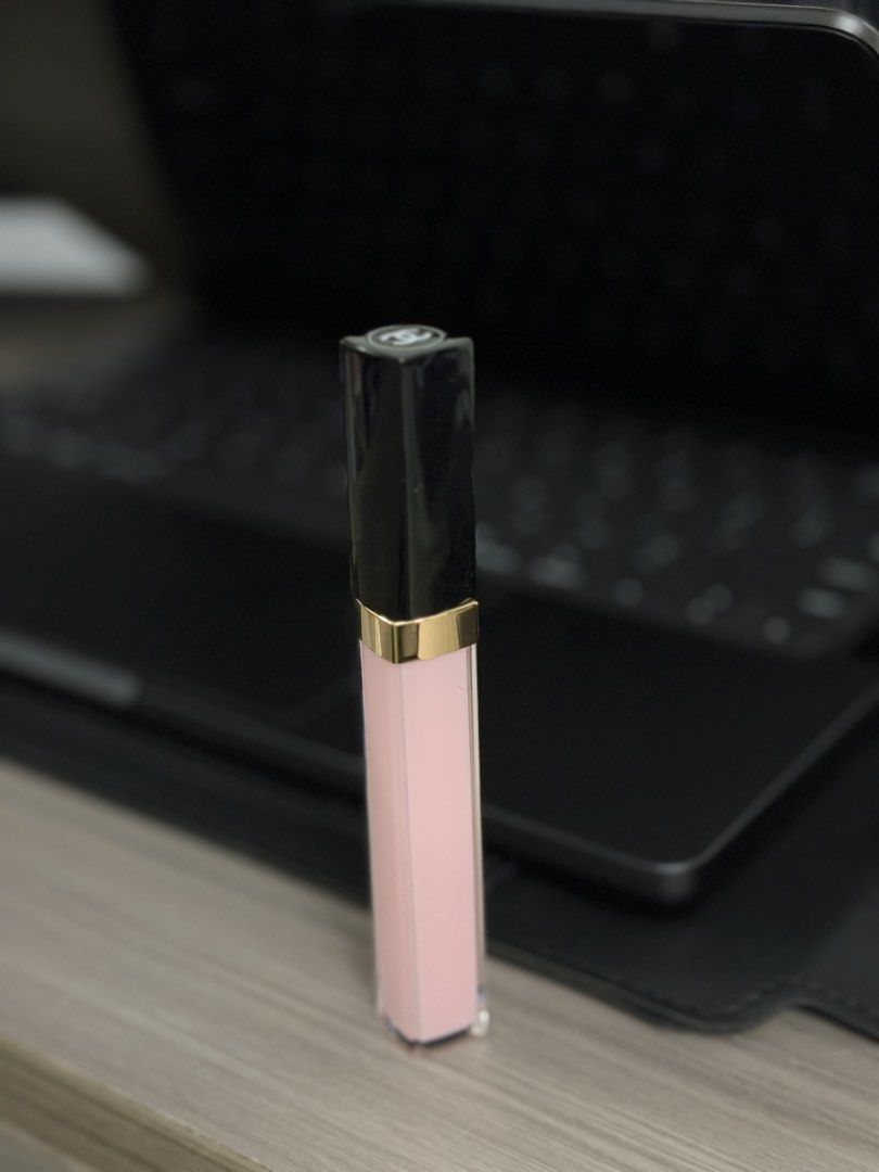 Chanel Rouge Coco Gloss 726 (Category: Makeup) located in Manila. Submitted by karminareyes123 (Listing ID 1464921217, Image 1). Description: - Brand: Chanel - Product: Rouge Coco Gloss - Shade: 726 (Gorgeous Pink) - Finish: High Shine - Size: 5.5g / 0.19 oz - Origin: Made in France - Features: Classic packaging with iconic interlocking CC logo on top, clear shade label at the bottom, and standard applicator tube..