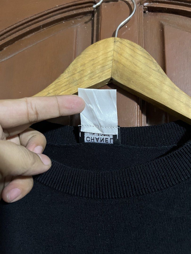 Chanel Uniform Black Longsleeves (Category: Luxury Apparel) located in Manila. Submitted by thriftpoint99 (Listing ID 1464879019, Image 3). Description: 16x25 No issue Excellent condition.