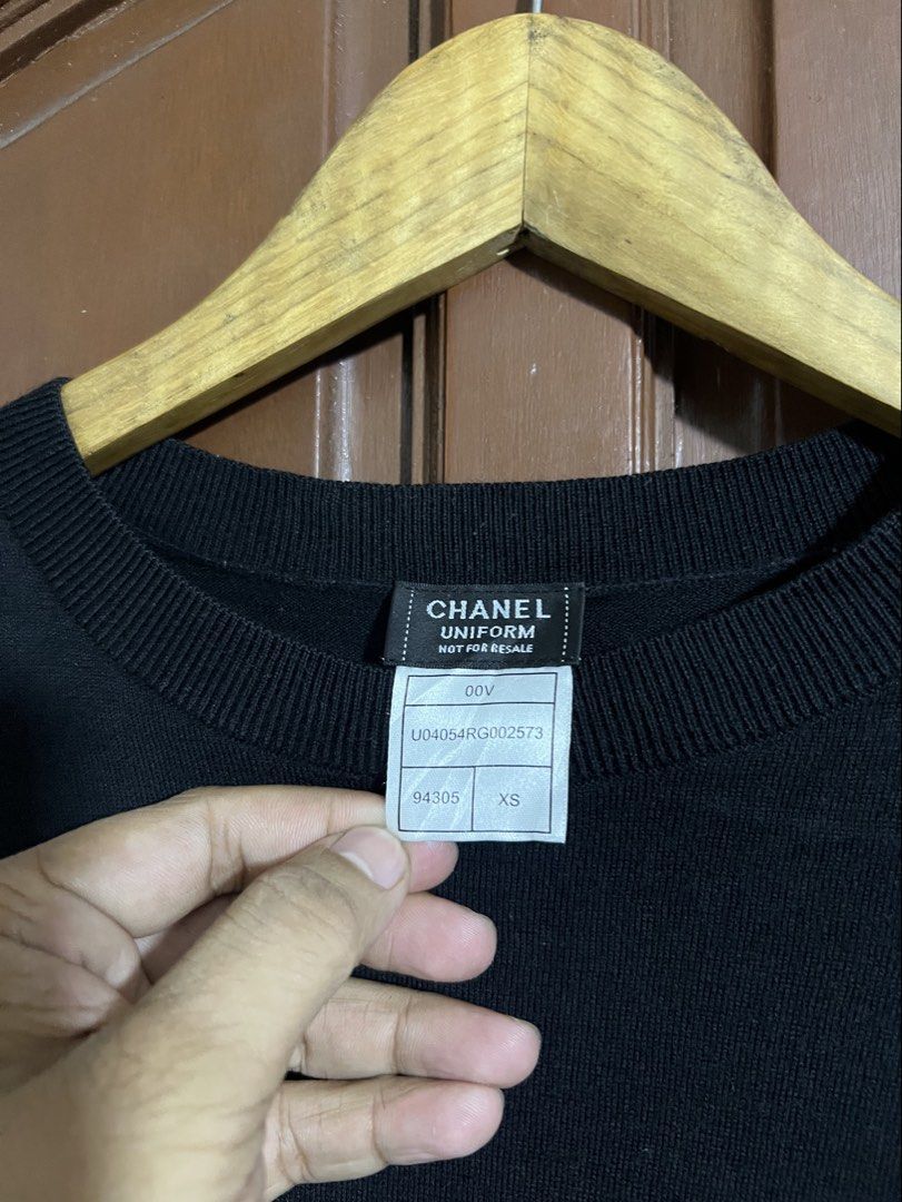 Chanel Uniform Black Longsleeves (Category: Luxury Apparel) located in Manila. Submitted by thriftpoint99 (Listing ID 1464879019, Image 2). Description: 16x25 No issue Excellent condition.