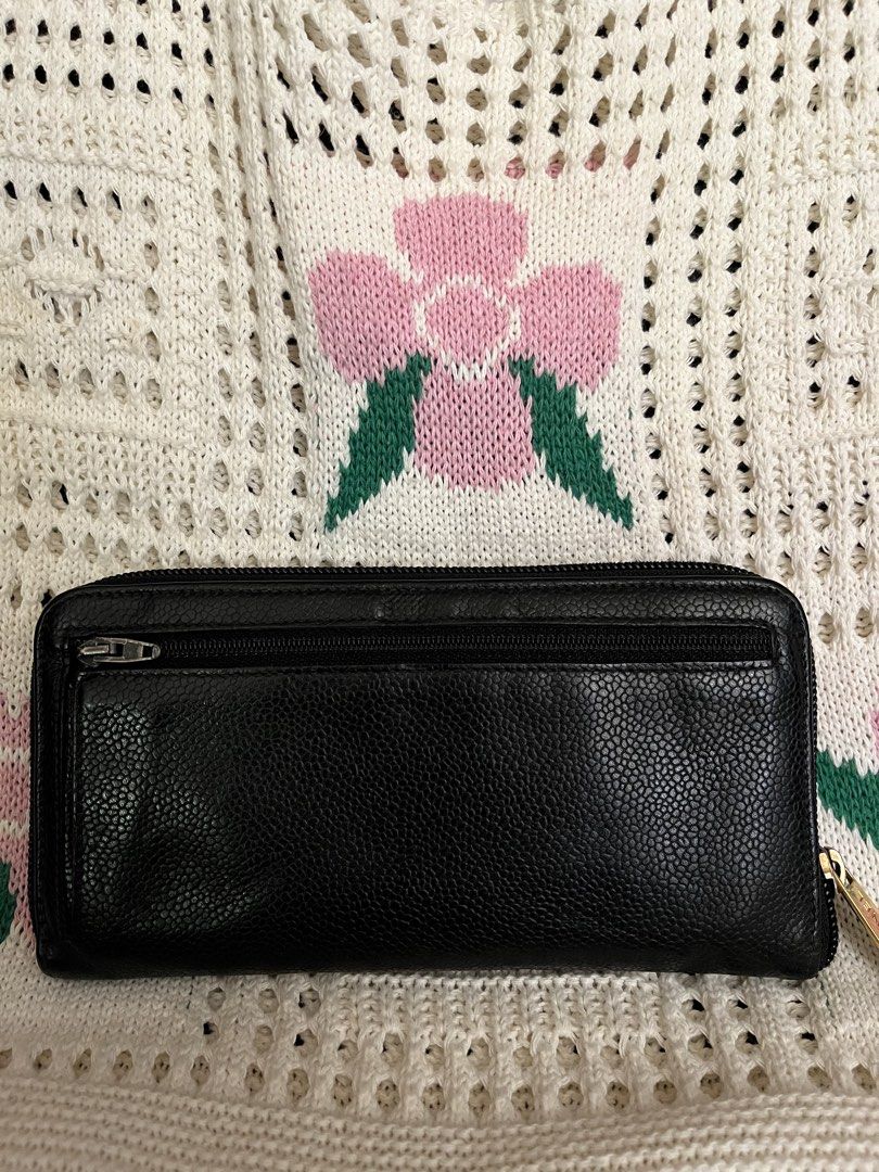 Chanel wallet (Category: Purses & Pouches) located in Bulacan. Submitted by luxesell_00 (Listing ID 1464889596, Image 2). Description: .