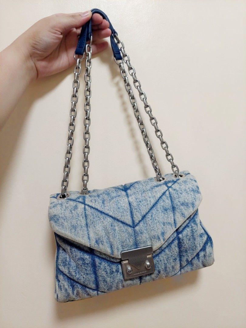 Charles & Keith Denim Bag (Category: Cross-body Bags) located in San Pablo. Submitted by bookish.babe (Listing ID 1464816570, Image 1). Description: Just send me a 📩 if you like to see more photos.