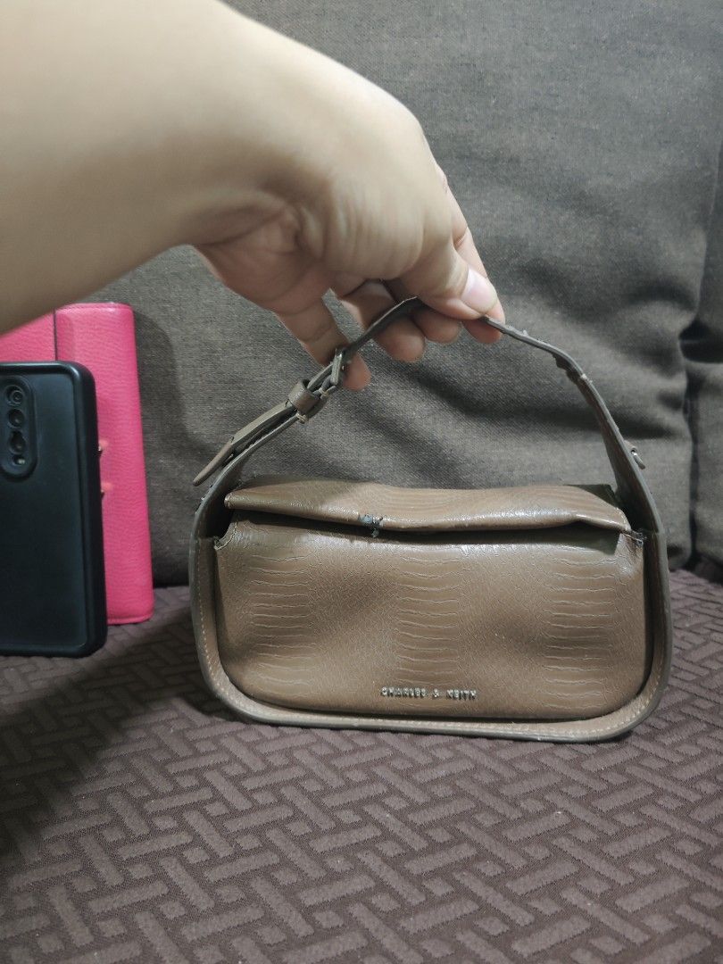 Charles & Keith mini handbag (Category: Clutches) located in Pili. Submitted by zaneombao03491 (Listing ID 1464896230, Image 1). Description: .