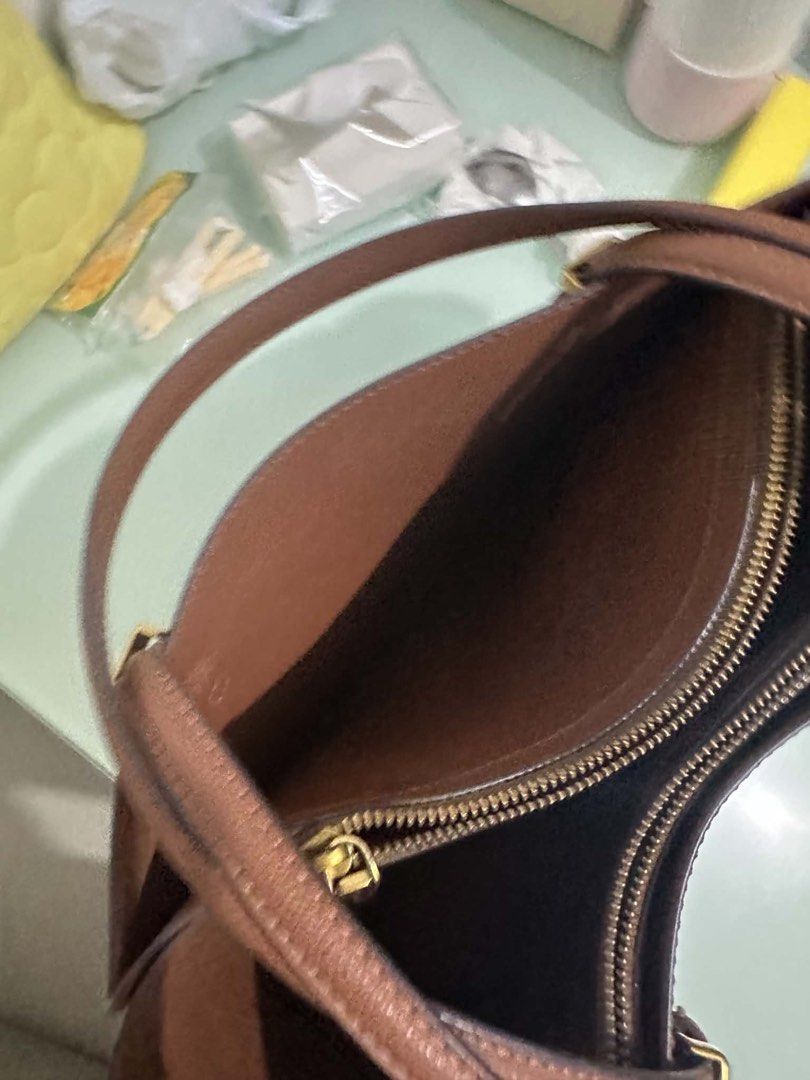 Charles & Keith Sansa Tote (Category: Tote Bags) located in Quezon City. Submitted by migswee07 (Listing ID 1464871805, Image 2). Description: Bag in Chocolate/Brown XL 3k Negotiable Lightly Used.