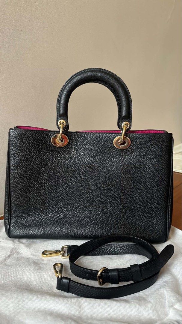 Christian Dior Diorissimo (Category: Luxury Bags & Wallets) located in Muntinlupa City. Submitted by mabelleadr46801 (Listing ID 1464965720, Image 2). Description: ✨ Preloved Luxury: Christian Dior Diorissimo Bag ✨ Looking for your next everyday luxury piece? Up for grabs is this stunning Dior Diorissimo tote in classic black grained leather with a gorgeous contrast pink interior and polished gold-tone hardware. • Condition: Excellent preloved co