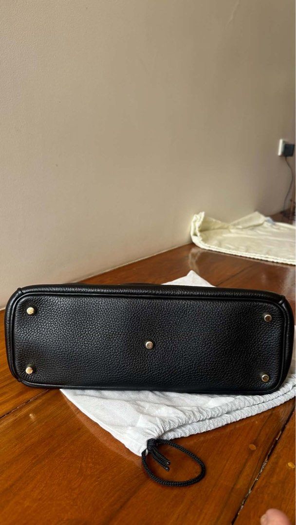Christian Dior Diorissimo (Category: Luxury Bags & Wallets) located in Muntinlupa City. Submitted by mabelleadr46801 (Listing ID 1464965720, Image 3). Description: ✨ Preloved Luxury: Christian Dior Diorissimo Bag ✨ Looking for your next everyday luxury piece? Up for grabs is this stunning Dior Diorissimo tote in classic black grained leather with a gorgeous contrast pink interior and polished gold-tone hardware. • Condition: Excellent preloved co