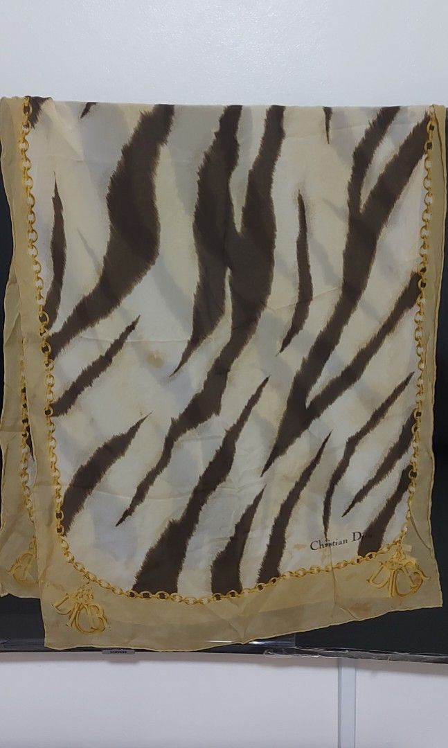Christian dior long shawl (Category: Scarves) located in Quezon City. Submitted by threetwotwo2ndaccount (Listing ID 1464786040, Image 3). Description: christian dior long shawl with hand tag size: L-68",W-22" issue: may konting stain need labhan as is from japan bawal sa maselan bawal sa barat.