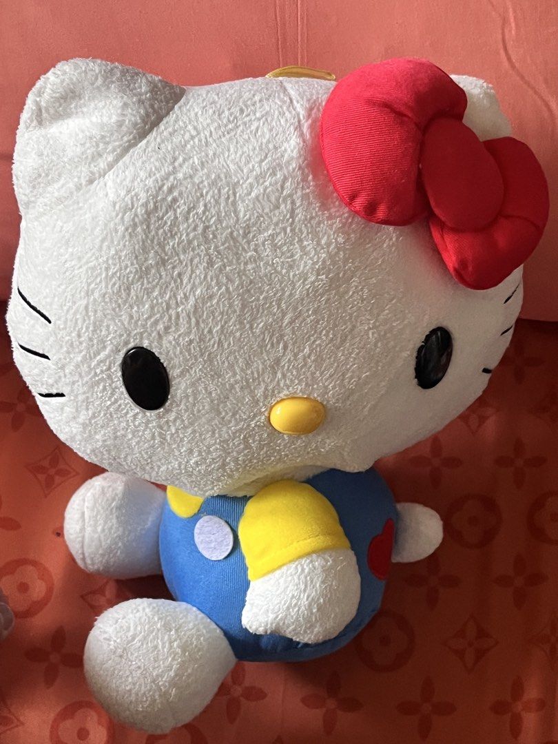 Classic hello kitty 10 inches plush with heart (Category: Plushies & Soft Toys) located in Paranaque City. Submitted by bonsaiart (Listing ID 1464815442, Image 2). Description: Pre owned Good condition Faded etiketa Huggable & bulky 2500+sf Payment via gcash or paymaya Shipping via j&t.