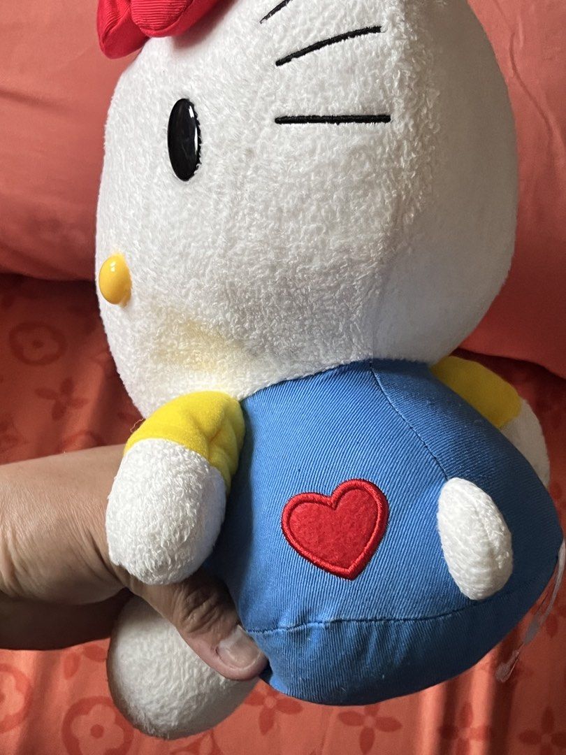 Classic hello kitty 10 inches plush with heart (Category: Plushies & Soft Toys) located in Paranaque City. Submitted by bonsaiart (Listing ID 1464815442, Image 3). Description: Pre owned Good condition Faded etiketa Huggable & bulky 2500+sf Payment via gcash or paymaya Shipping via j&t.