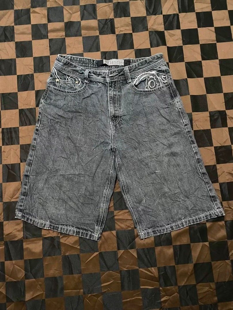 Clench Embroid Long Jorts (Category: Chinos) located in Bacolod City. Submitted by decayed_outlet (Listing ID 1464859497, Image 2). Description: 100% Denim 34 on Tag Color : Gray/Washed Gray Condition : 8.5/10 Color Rate : 100/10 issue : sign of usage.