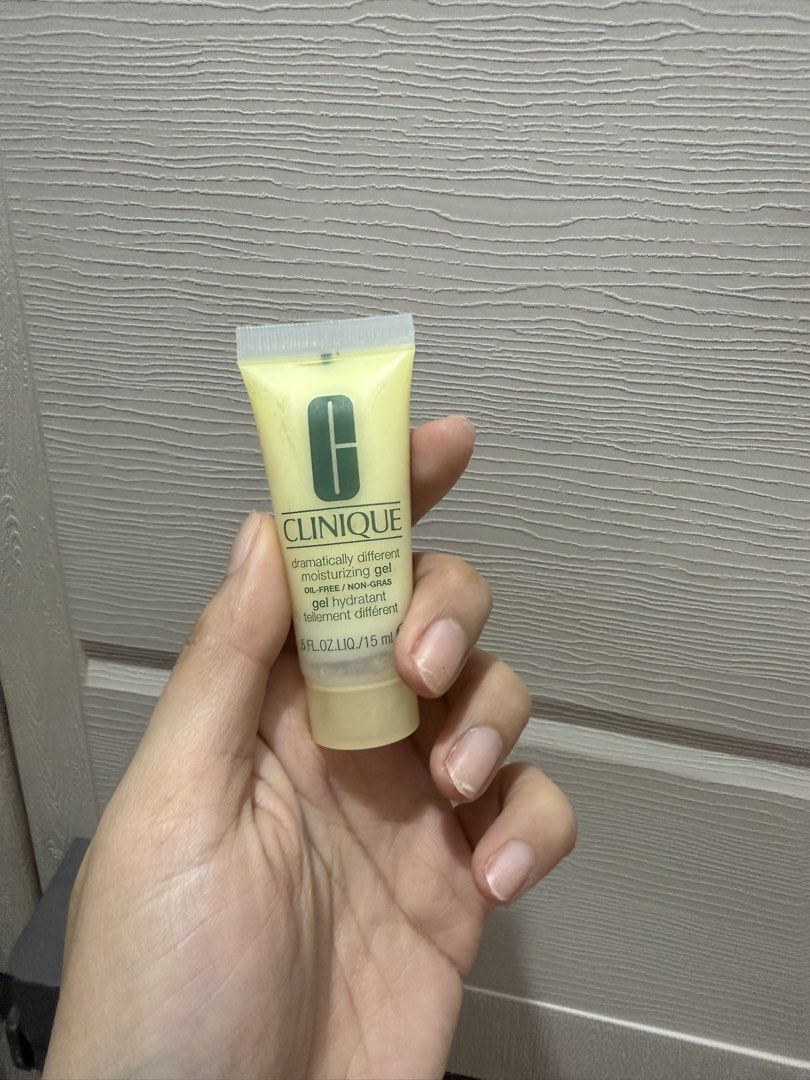Clinique Dramatically Different Moisturizing Gel 15ml (Category: Face Care) located in Davao. Submitted by fabdeclutter (Listing ID 1464963014, Image 1). Description: - Brand: Clinique Dramatically Different Moisturizing Gel - Size: 15ml / 0.5 fl oz (Travel size tube with green flip cap) - Skin Type: Oil-free formula, best for combination or oily skin - Condition: Brand new, unopened backup from a skincare set - Perfect for testing out the formul